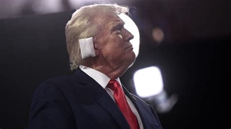 Donald Trump Pansement Sur L Oreille Ovationn Par Les R Publicains