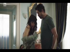 UN PROFESSORE NUDE SCENES AZNude