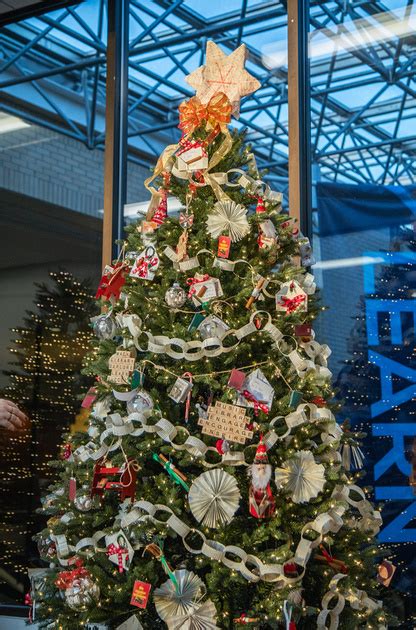 Bju Photos Year In Pictures Cmas Trees Kw