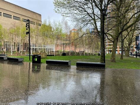 Outside The Tate Modern Mr Ignavy Cc By Sa 2 0 Geograph Britain