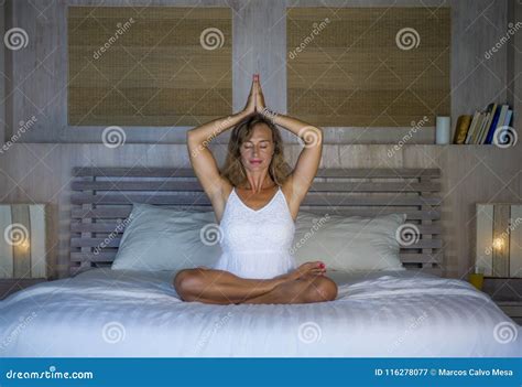 Indoors Portrait Of Beautiful And Fit Healthy Woman 30s Practicing Yoga