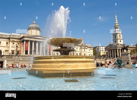 Fountains in Trafalgar Square London Stock Photo - Alamy