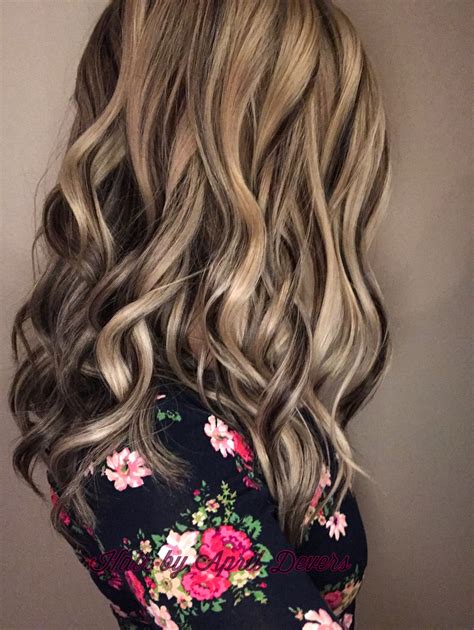 Platinum Blonde Hair With Dark Blonde Lowlights