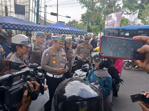 Kampanye Operasi Singgalang Keselamatan Di Sumbar Bertajuk Hadiah