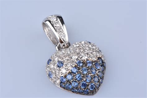 Pendentif Coeur En Or Blanc Diamants Ronds Brillants Bijoux Et