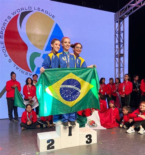 Atletas de SC conquistam 13 medalhas em Mundial de Aéreos e Pole Sports