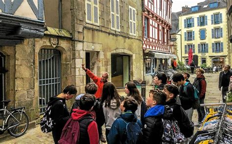 Lhistoire De Quimper Expliquée Aux élèves Du Collège La Mennais Le