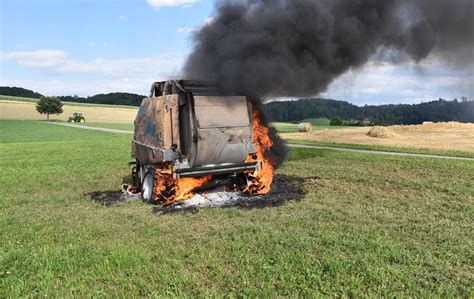 Neo Mein Radio Altb Ron Brand Ballenpresse Niemand Verletzt