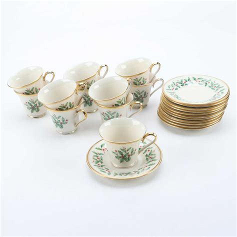 Lenox "Holiday" Dinnerware, Late 20th Century | EBTH