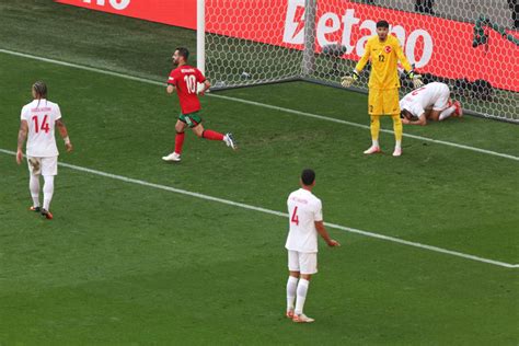 Turkish Pundits Press And Manager React To Altay Bayindir Conceding