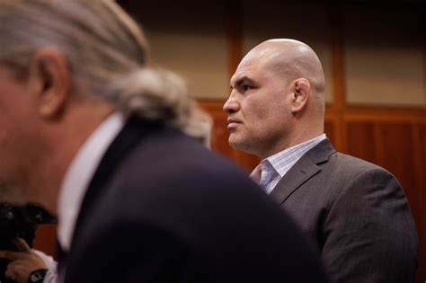 Ex Ufc Fighter Cain Velasquez Pleads No Contest To Shooting At Man