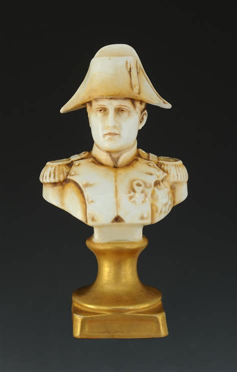 BUSTE DE L EMPEREUR NAPOLÉON Ier EN PORCELAINE DE LIMOGES XXème siècle