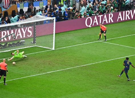 Emiliano Martinez Se Paie Une Nouvelle Fois Aur Lien Tchouam Ni Et Son