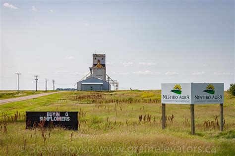 Deloraine - Grain Elevators of Canada