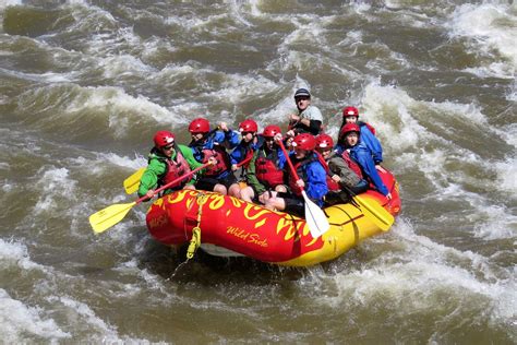 Whitewater Rafting in Colorado 2025 - Rove.me
