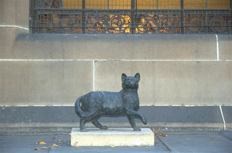 Picture Sundays: Famous Cat Statues | Root Simple