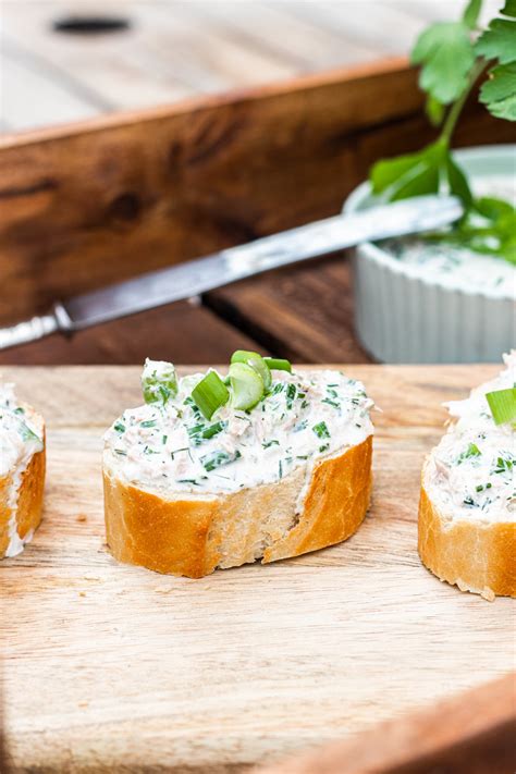 Thunfisch Dip Mit Frischk Se Fr Hlingszwiebeln Und Kr Utern