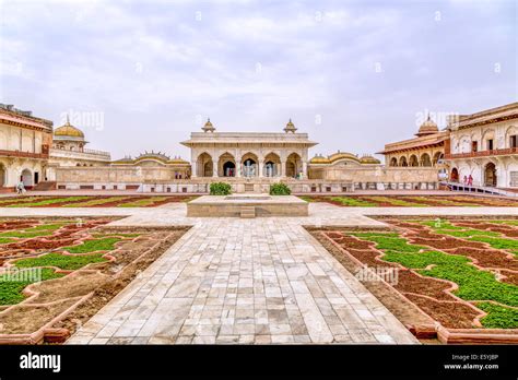 Khas Mahal And Facing Garden Agra Fort Agra India Stock Photo Alamy