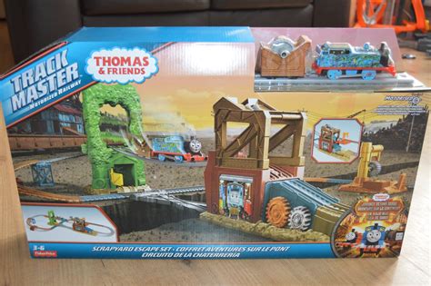 Review - Thomas & Friends Trackmaster Scrapyard Escape Set | Playdays ...