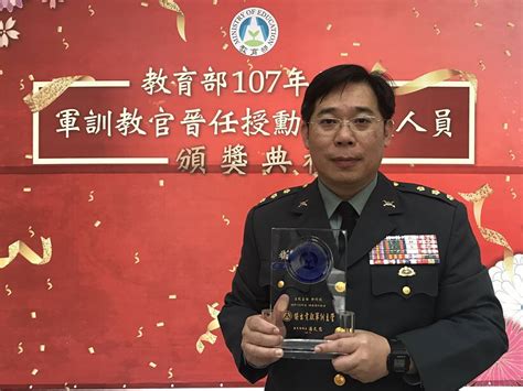 10612軍訓室徐衍琨主任榮獲106年度傑出貢獻軍訓主管