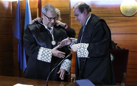 Antonio Platas Recibe La Medalla Al M Rito De Los Abogados