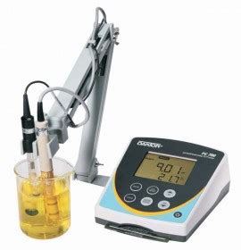 OAKTON PH CON 700 PH Conductivity Meter And Probe Stand