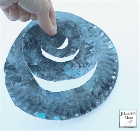 Planet Crafts- Paper Plate Solar System Spiral