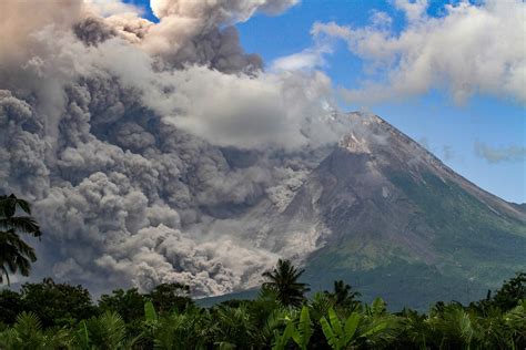 Vulc O Merapi Um Dos Mais Ativos Do Mundo Volta A Entrar Em Erup O