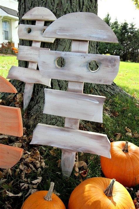 Scary Outdoor Halloween Decorations That Will Make Your Neighbors Tremble With Fear