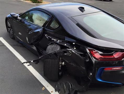 BMW i8 Crashes in Arizona - GTspirit