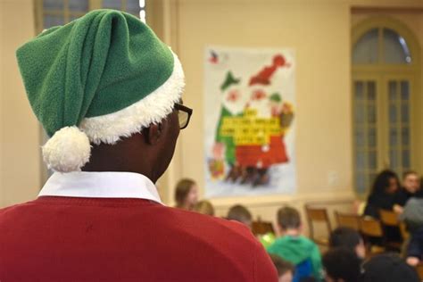 Un après midi avec les Pères Noël verts du Secours Populaire C est