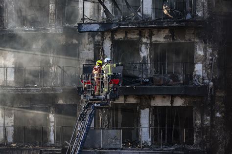 Hallan Un Nuevo Cuerpo En El Edificio Incendiado De Valencia Ya Son