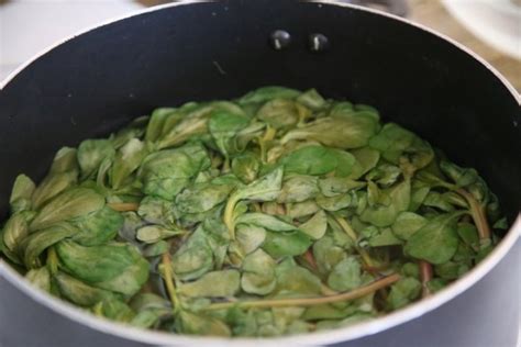 Purslane Salad Recipe - Դանդուռով Աղցան - Heghineh.com