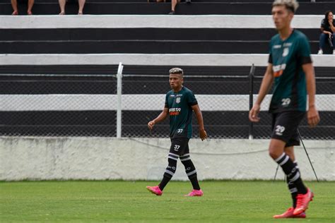 Figueirense anuncia a contratação do atacante Alisson Santos