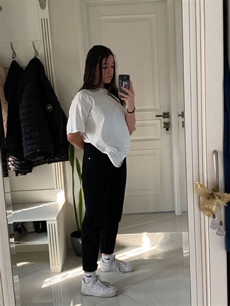 Mirror Selfie White Tshirt Outfit Tshirt Outfits White Nikes