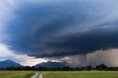 METEO PROSSIME ORE A Rischio Rovesci E TEMPORALI Anche Con GRANDINE