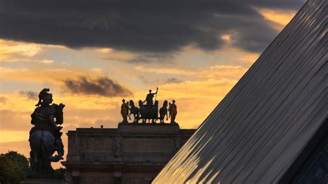 Sfondo dedicato alla città di Parigi con dettaglio Arco di Trionfo e