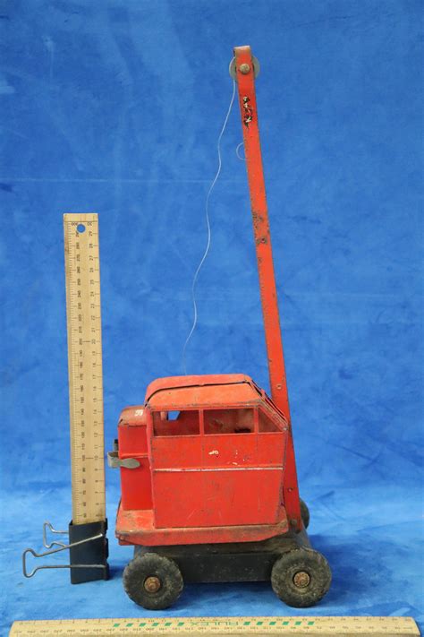 Lot RED METAL TRIANG JONES KL 44 CRANE TOY ADJUSTABLE HEIGHT AND SWING