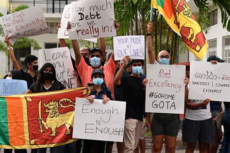 Protesters In Sri Lanka Defy Curfew Police Fire Tear Gas At Students