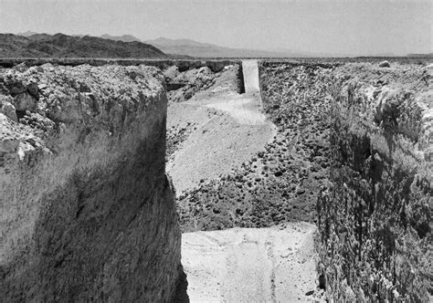 Michael Heizer, Double Negative, 1969 | Double negative, Land art, Landscape