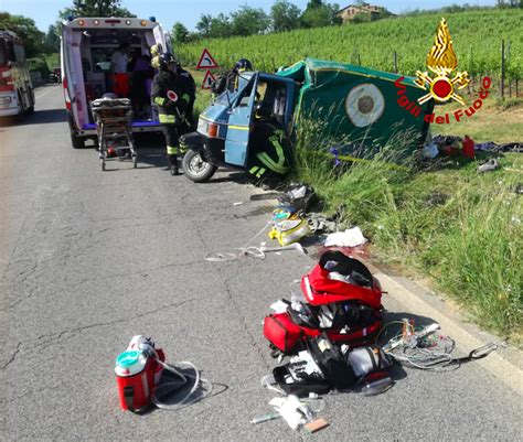 Incidente A Montepulciano Motocarro Esce Dalla Strada Due Persone