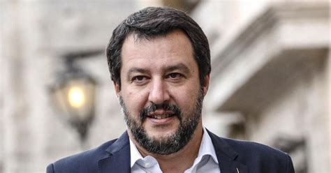 Napoli Striscioni Contro Salvini I Terroni Non Dimenticano