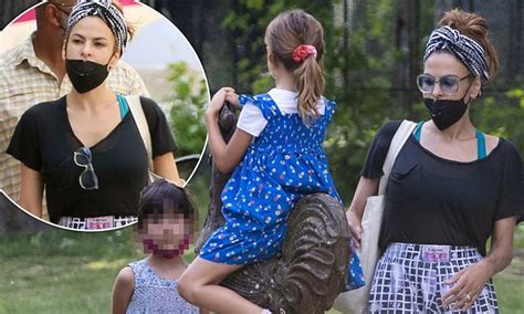 Eva Mendes 47 And Daughters Esmeralda And Amada Go Sightseeing In