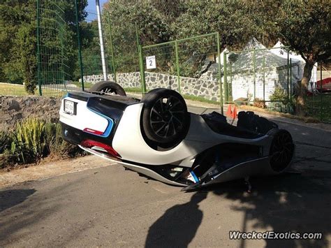 Bmw I8 Crash Mit Überschlag Und Landung Auf Dem Dach