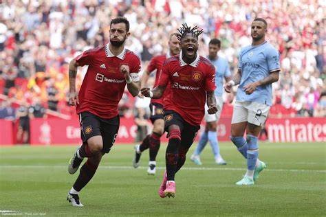 Mercato Manchester United deux départs pour une arrivée au milieu