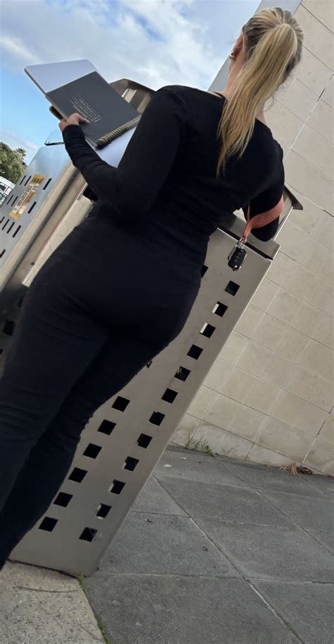 Blonde Nerdy College White Girl With Nice Shape Spandex Leggings Yoga Pants Forum