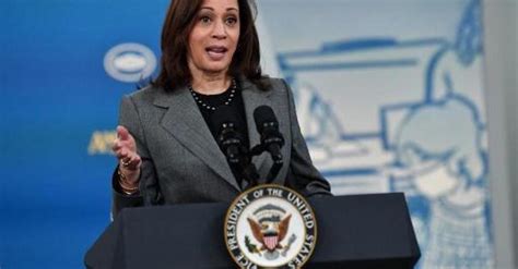 Kamala Harris Heeft Korte Ontmoeting Met Chinese President Xi Jinping