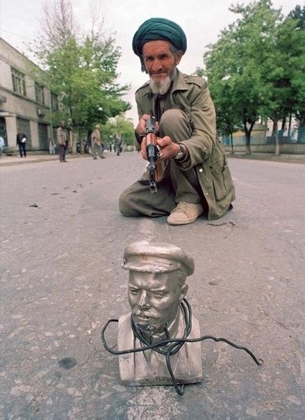 Кто такой коммунист? Это тот, кто читает Маркса и Ленина. А кто такой ...