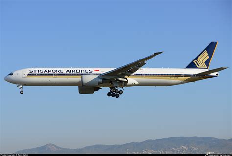 V Swt Singapore Airlines Boeing Er Photo By R Mi Dallot Id