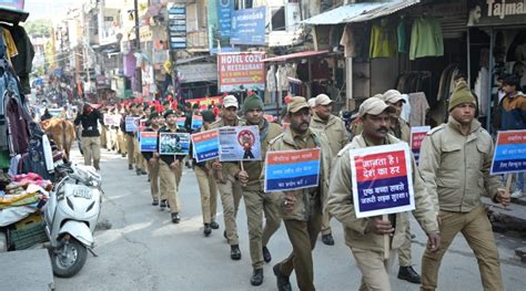 पौड़ी पुलिस ने सड़क सुरक्षा माह के तहत यातायात नियमों के प्रति किया जागरूक Uttarakhand Himalaya